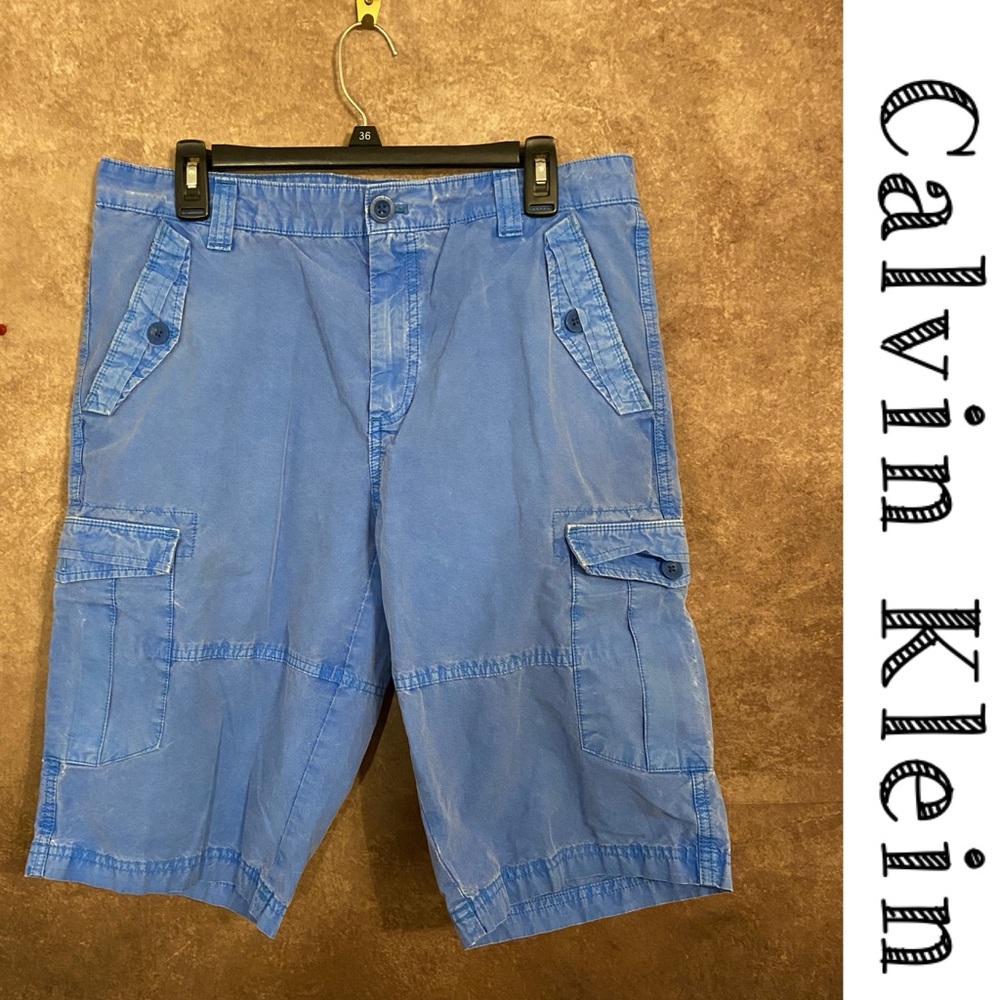 Calvin Klein~Men’s Blue Dye Washed Cargo Shorts~”Made to Fade”~Size 33~EUC